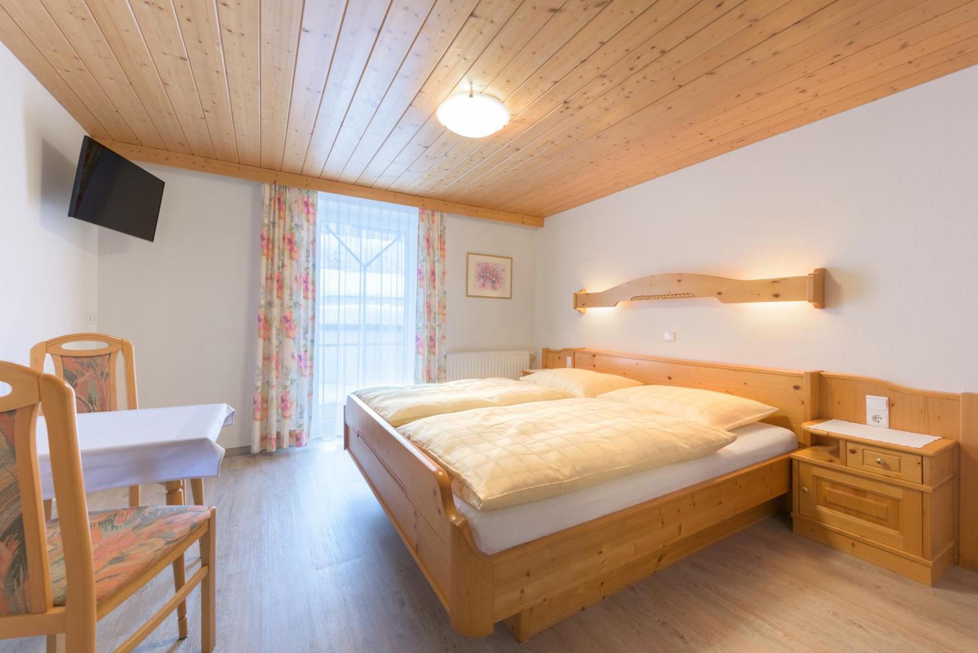 Haus Meneweger Apartment Flachau Ruang foto