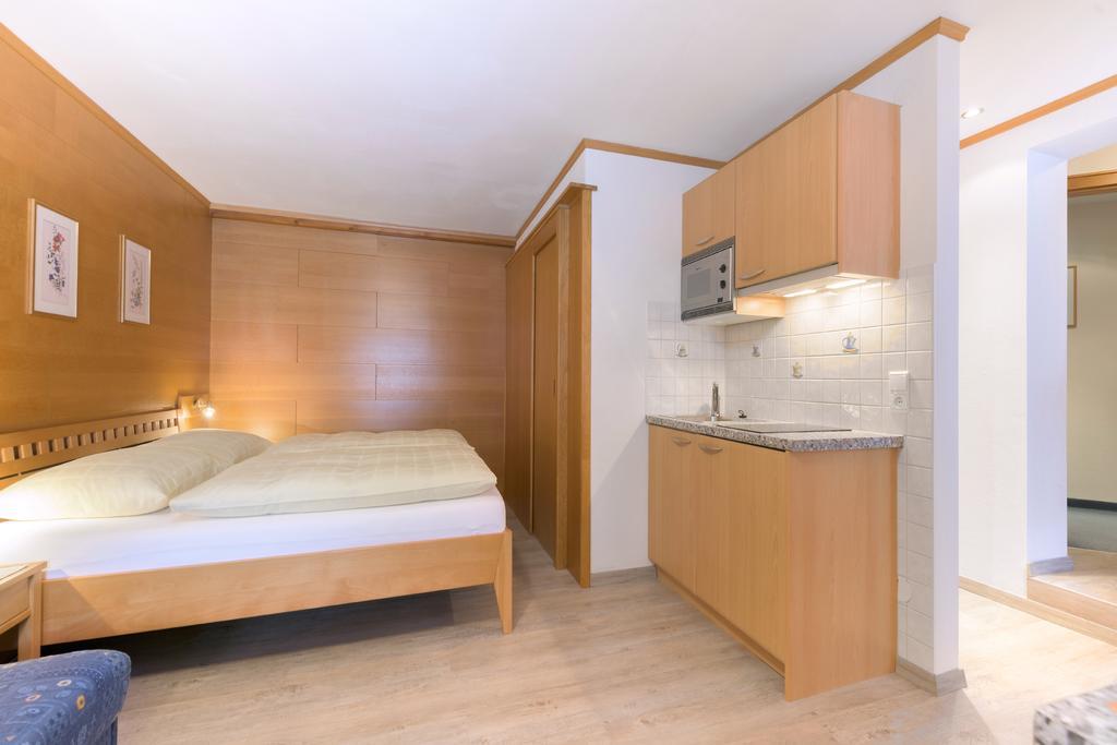 Haus Meneweger Apartment Flachau Bagian luar foto