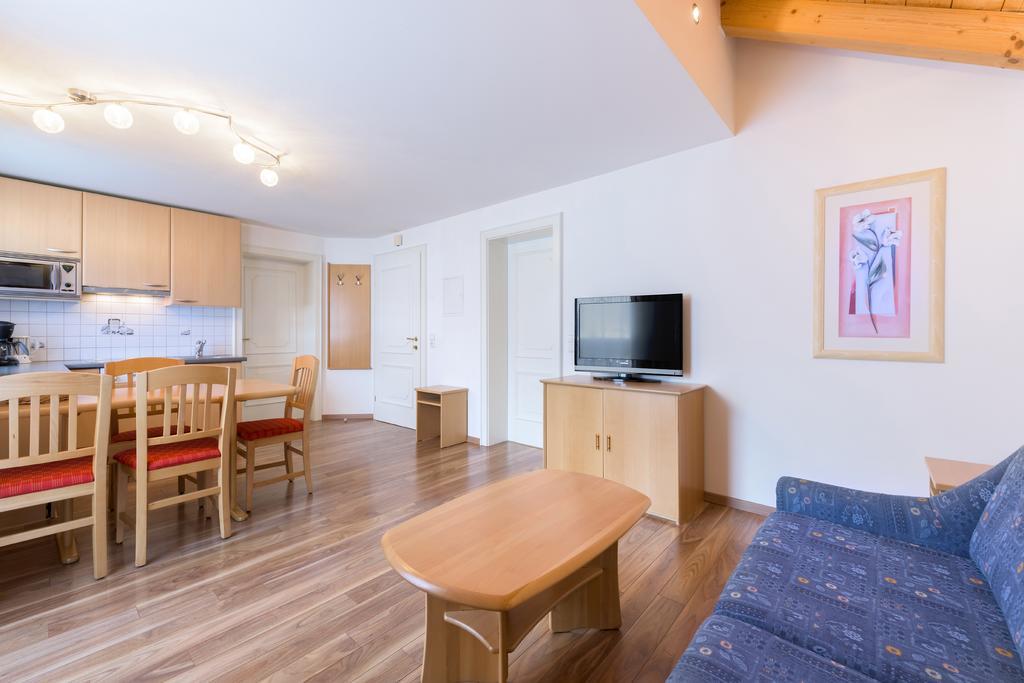 Haus Meneweger Apartment Flachau Bagian luar foto
