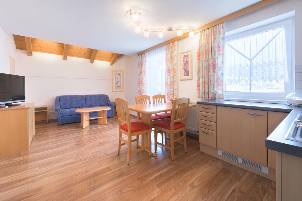 Haus Meneweger Apartment Flachau Bagian luar foto
