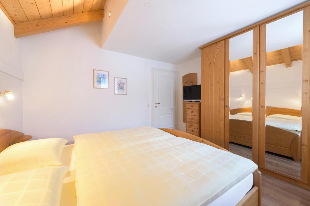 Haus Meneweger Apartment Flachau Bagian luar foto