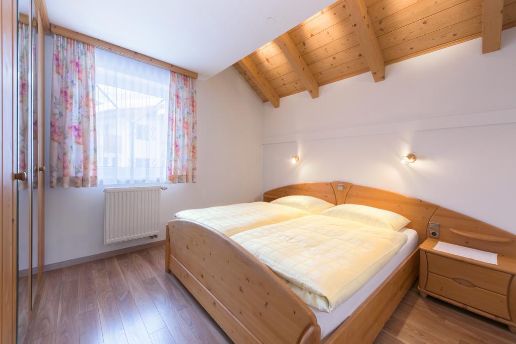 Haus Meneweger Apartment Flachau Bagian luar foto