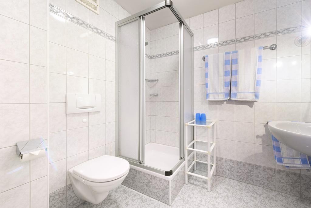 Haus Meneweger Apartment Flachau Bagian luar foto