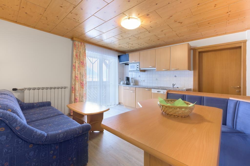 Haus Meneweger Apartment Flachau Bagian luar foto