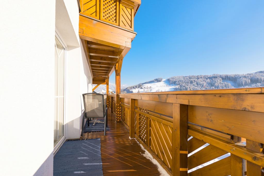 Haus Meneweger Apartment Flachau Bagian luar foto