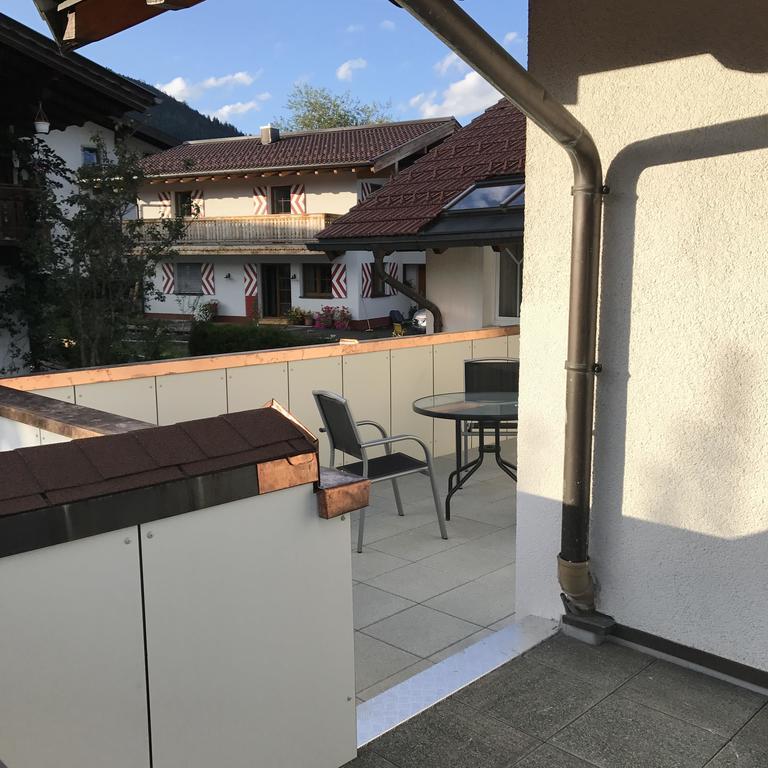 Haus Meneweger Apartment Flachau Bagian luar foto