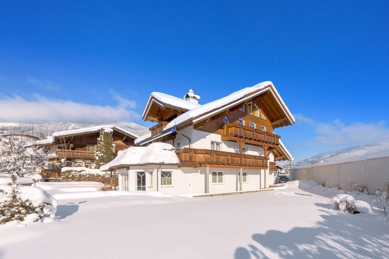 Haus Meneweger Apartment Flachau Bagian luar foto