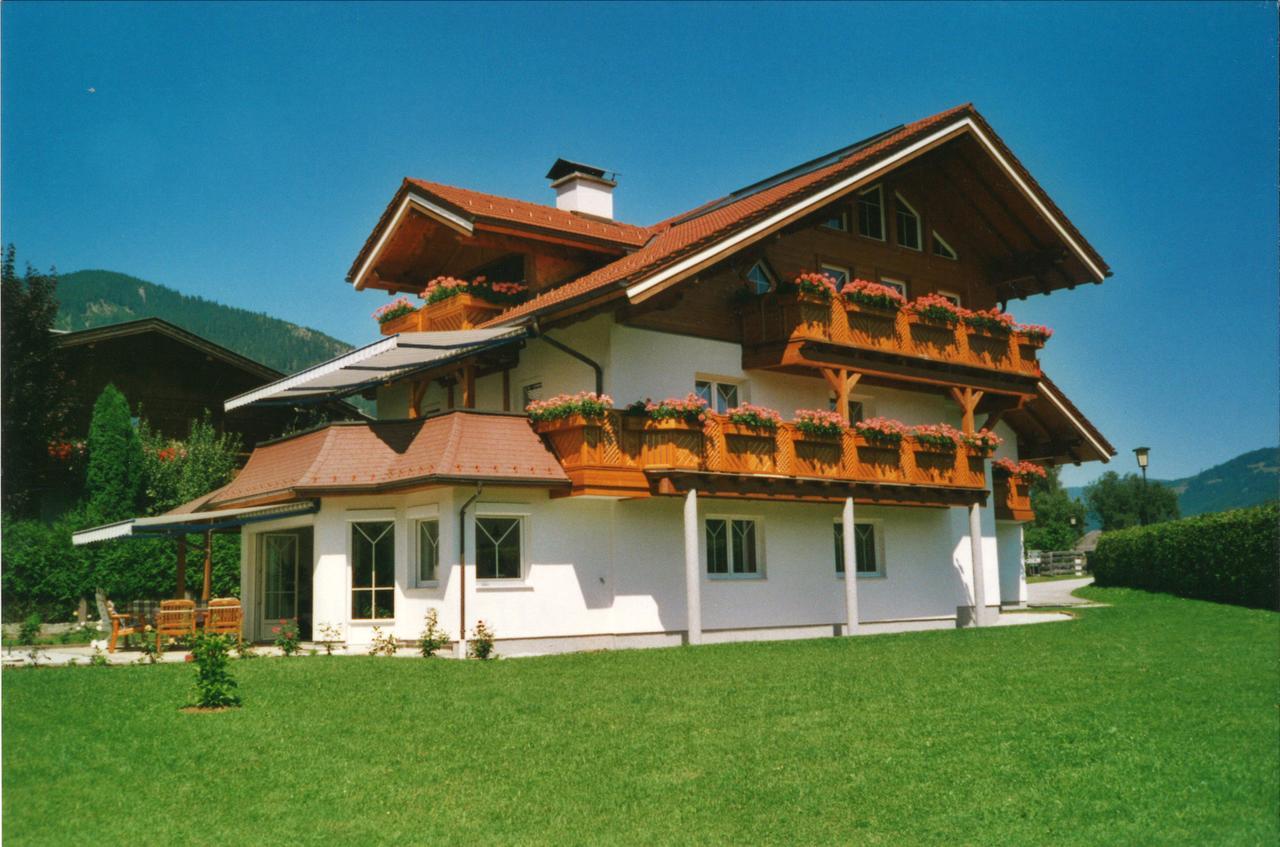 Haus Meneweger Apartment Flachau Bagian luar foto