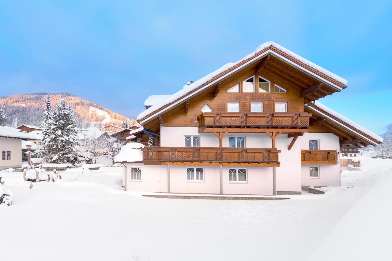 Haus Meneweger Apartment Flachau Bagian luar foto